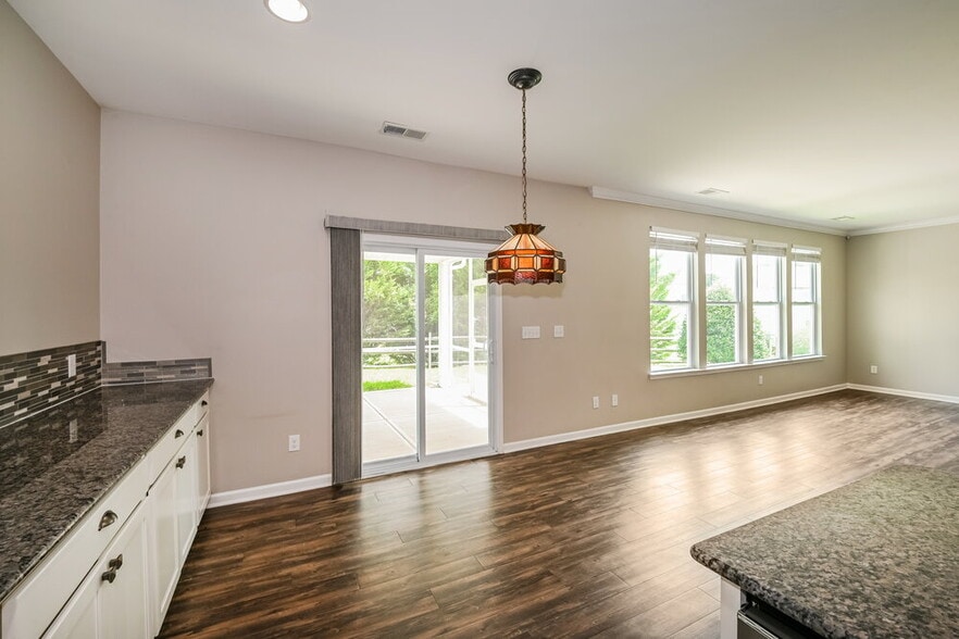 Building Photo - 1326 Aurora Ct