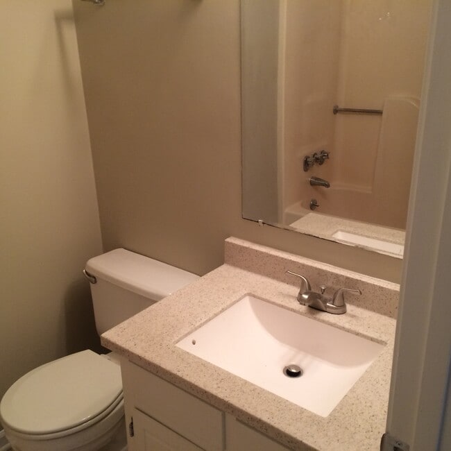 Building Photo - 1413 Autumn Knoll Rd