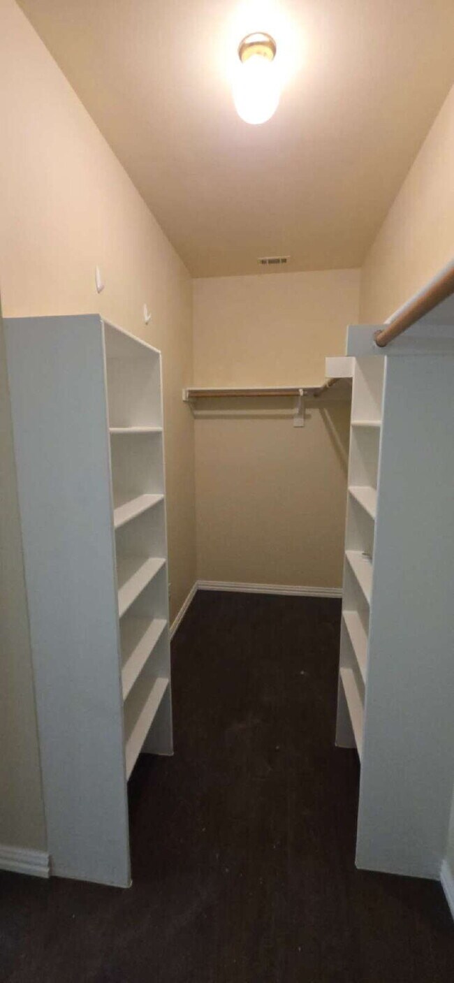 Building Photo - Expansive Mansfield Home with 5 Bedrooms, ...