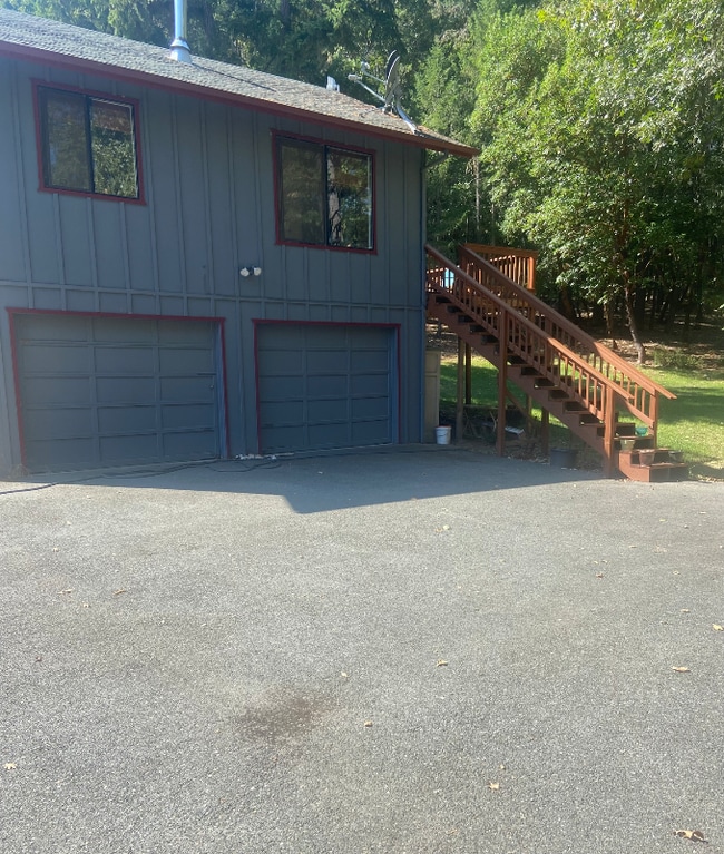Building Photo - 800 Sleepy Hollow Loop