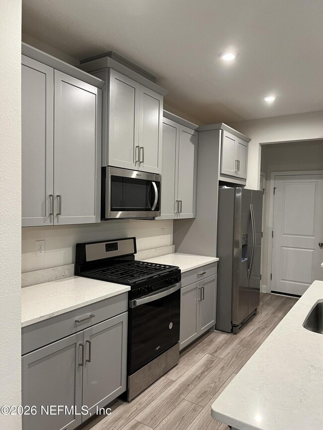 Building Photo - 504 Blue Daze St