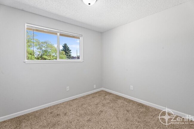 Building Photo - 8805 NE 90th Ave