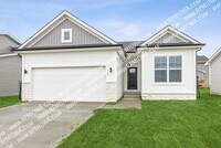 Building Photo - 709 NE Hunter Dr