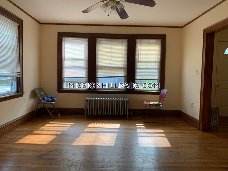 Building Photo - 178 Calumet St