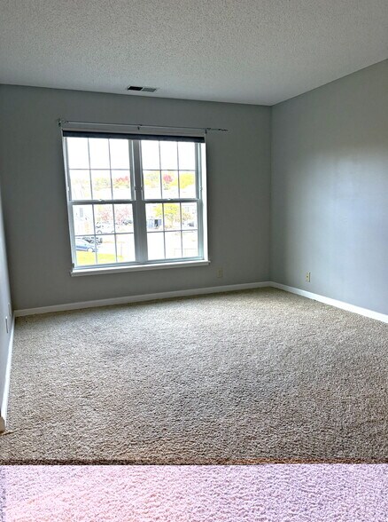 Large Bedroom - 6155 Chasewood Pkwy