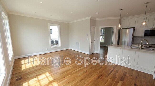 Building Photo - 2018 Smallwood Dr