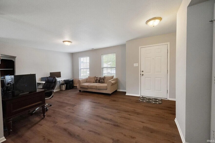 Building Photo - 4898 Little Pine Dr