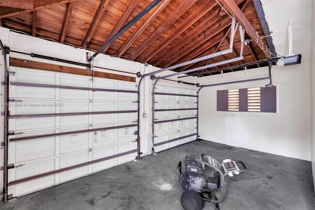 Building Photo - 386 NE 99th St
