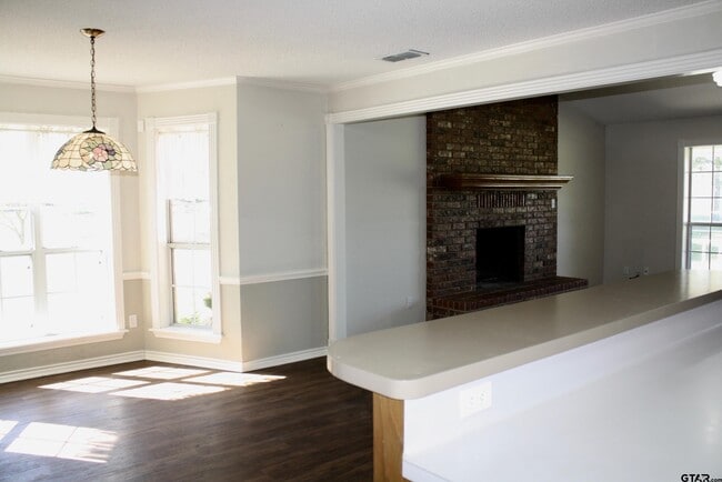 Building Photo - 1179 Martin St
