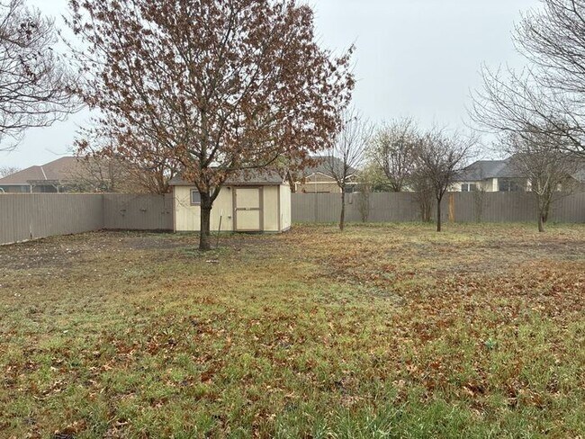 Building Photo - 5BR/3BA w/ Fenced Yard + Covered Parking in Seguin, TX