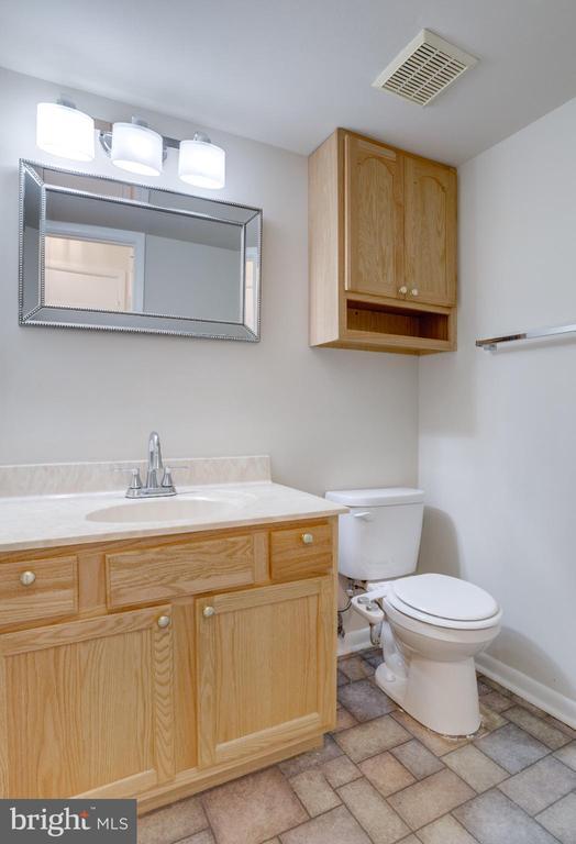 Building Photo - 7900 San Leandro Pl