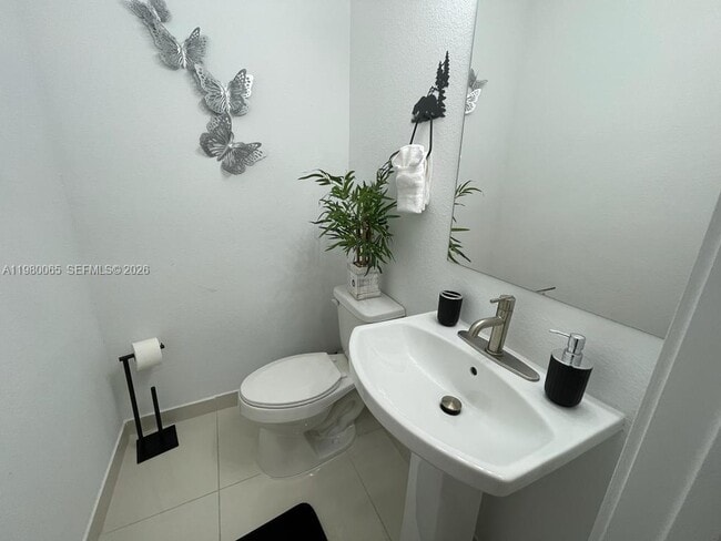 Building Photo - 302 NW 11th Ct