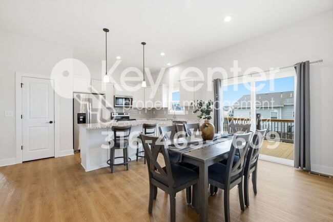 Building Photo - Beautiful 5 bedroom home near highways and schools!