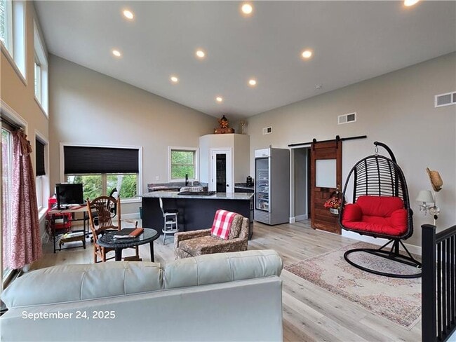 Building Photo - 416 S Eberhart Rd