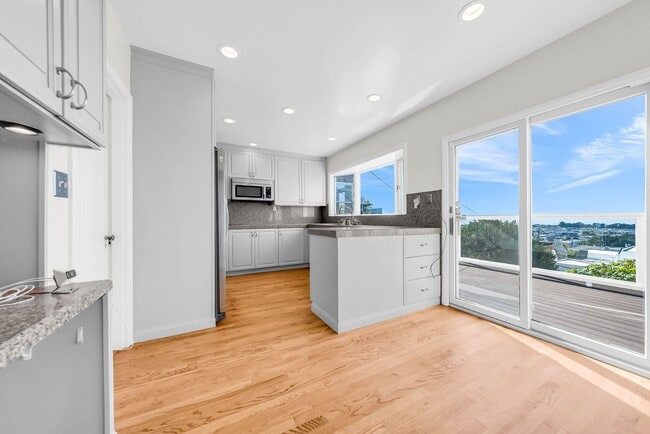 Building Photo - Gorgeous Golden Gate Heights home with gar...