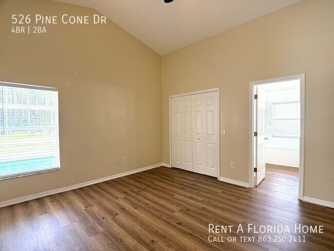 Building Photo - 526 Pine Cone Dr
