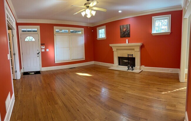 Building Photo - 4 BED/2 BATH PRIVATE DECATUR ESTATE FOR LE...