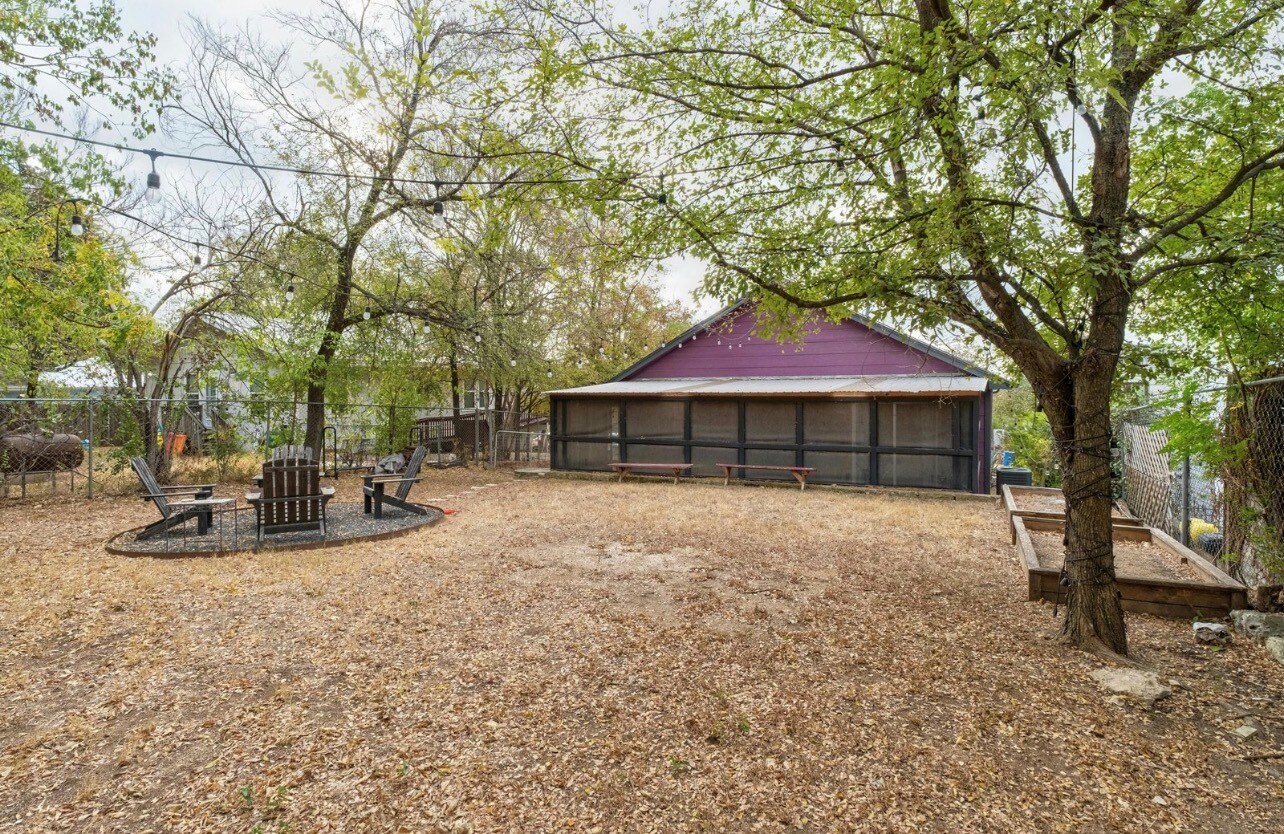 Building Photo - 2804 Crest Ave