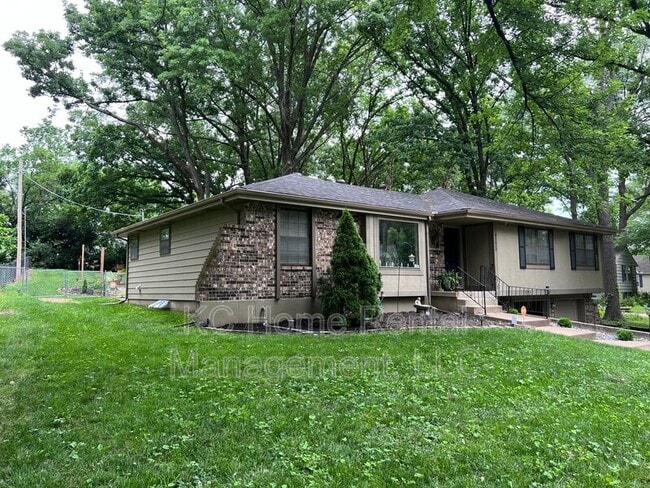 Building Photo - 4225 N Grand Ave