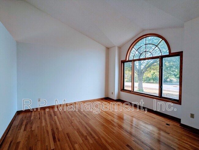 Building Photo - 12069 Wedgewood Dr NW