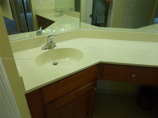Building Photo - 3500 Oaks Clubhouse Dr