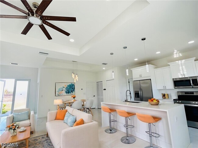 Building Photo - 2022 Xelda Ave N