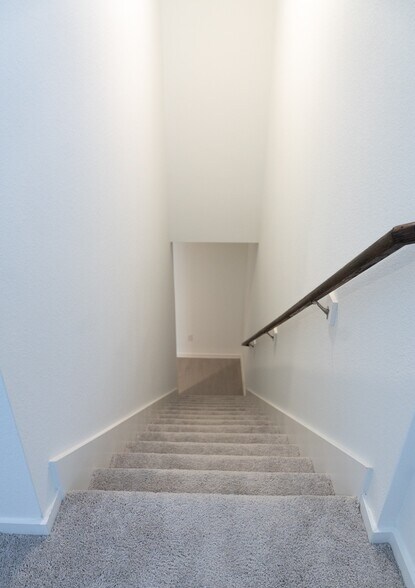 Building Photo - 3018 Mallorca Dr
