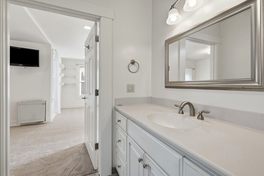 Building Photo - 603 Poplar Ave