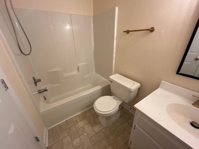 Building Photo - Updated 2 Bed | 2.5 Bath Townhouse in Clayton