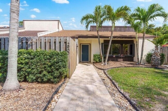 Building Photo - 2900 NW 69th Ct