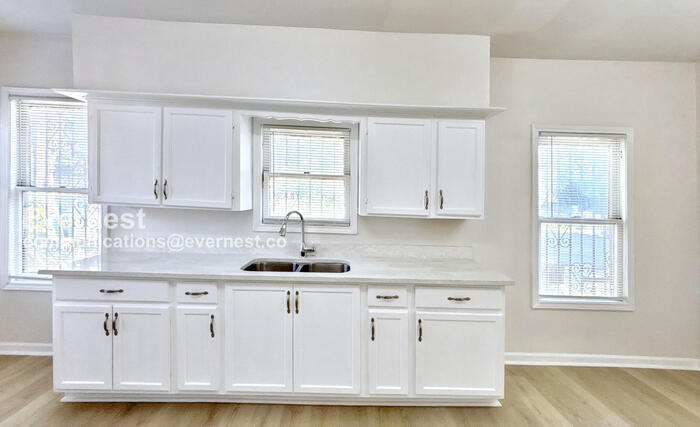 Building Photo - 1302 Ryon St