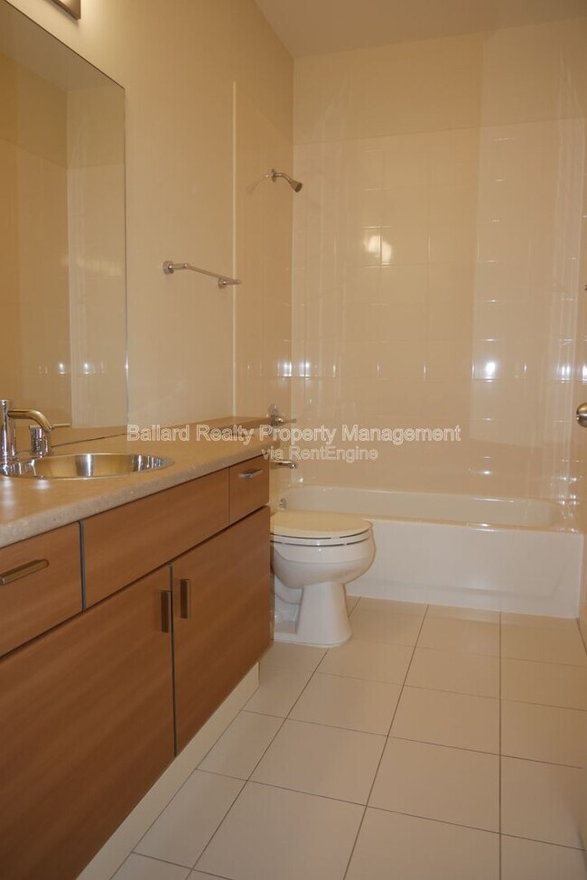 Building Photo - 700 E Denny Way