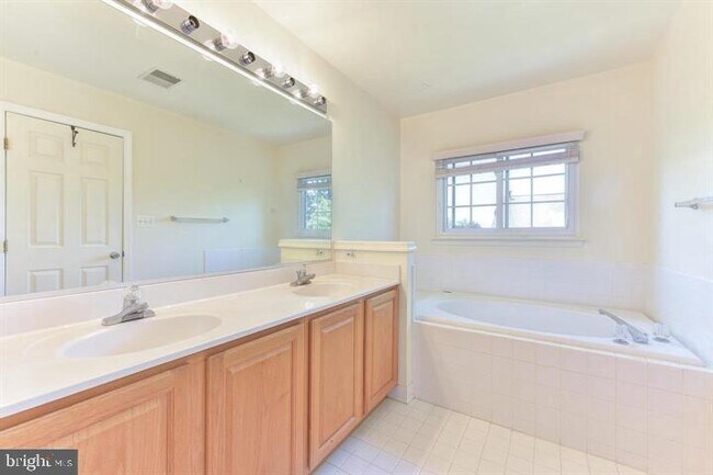 Building Photo - 2454 Sugar Mill Way
