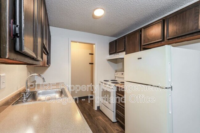 Building Photo - 14140 NE Sandy Blvd