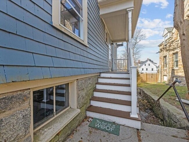 Building Photo - 52 Underwood St