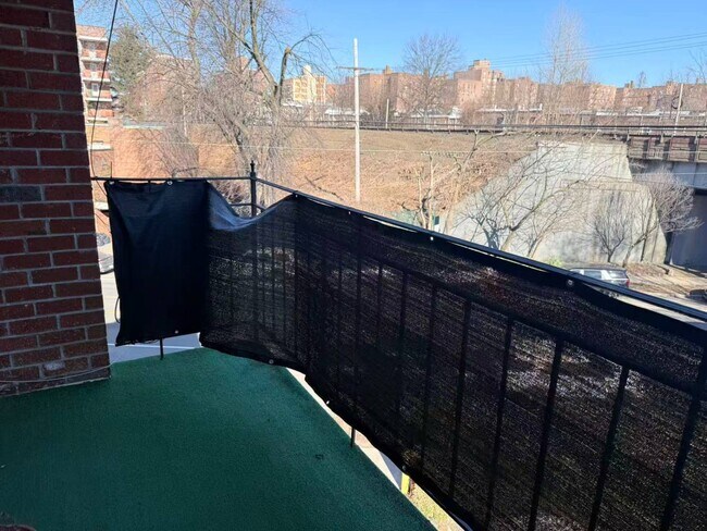 Building Photo - 67-107-107 Burns St