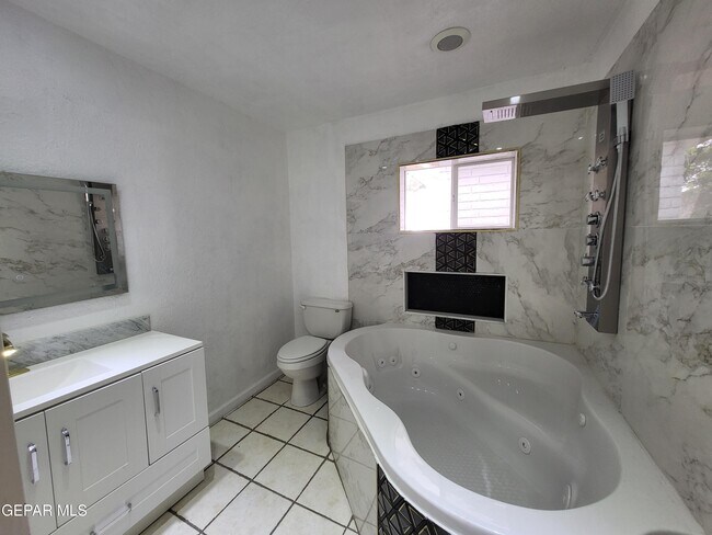 Building Photo - 806 Cortijo Dr