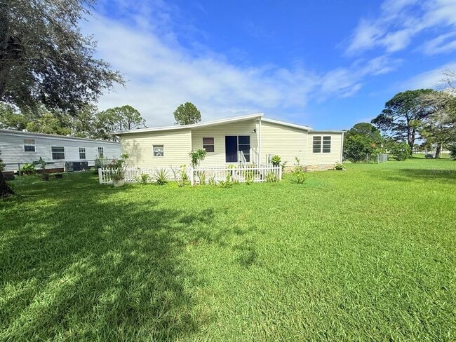 Building Photo - 220 Ellsworth Dr