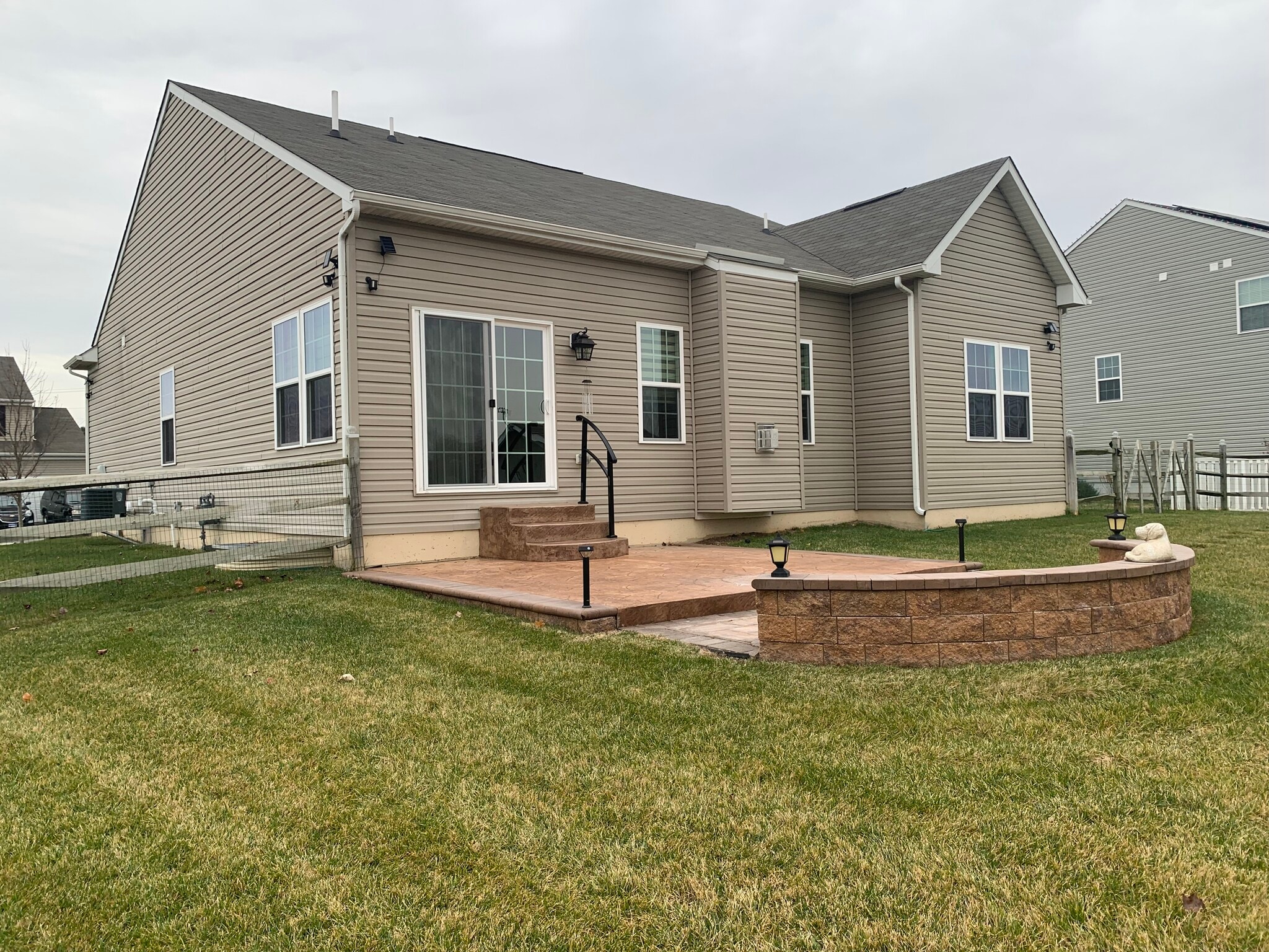 Building Photo - 127 Shady Creek Ln