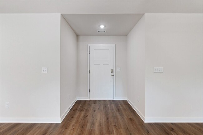Building Photo - 17 Hollow Way Dr