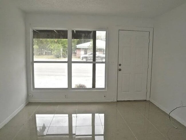 Building Photo - 2068 Fruitville Rd