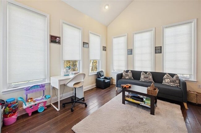 Building Photo - 1005 Autumn Woods Dr