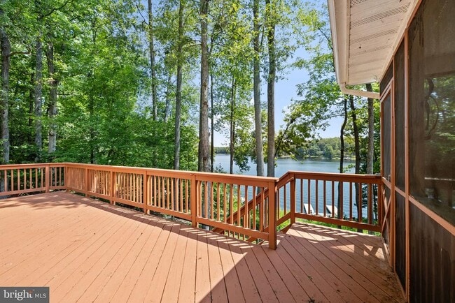 Building Photo - 686 Lake Caroline Dr
