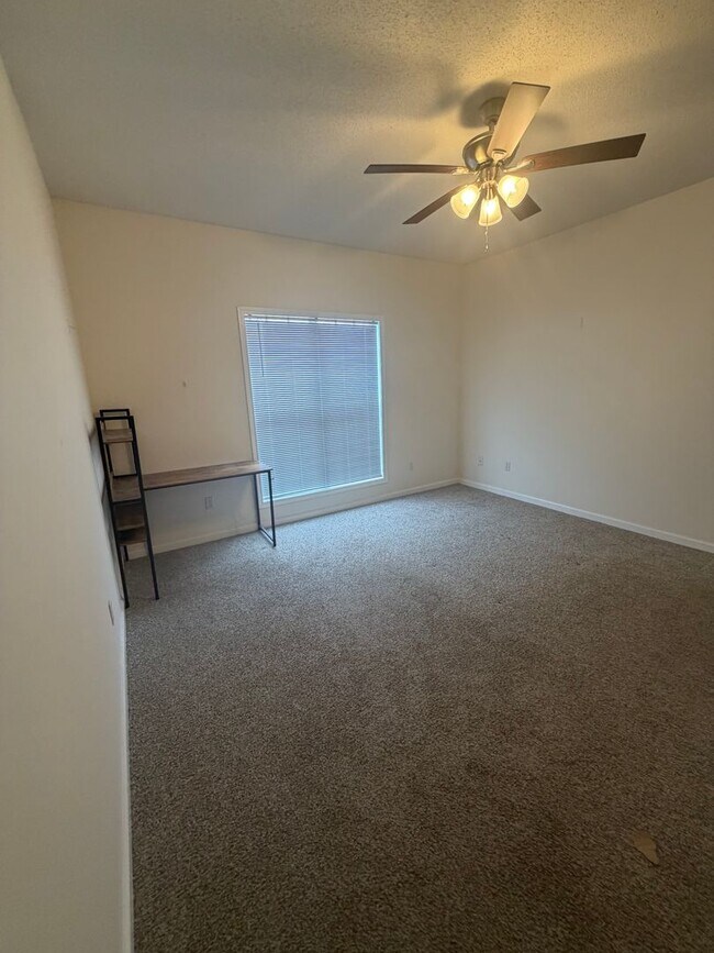 Building Photo - 209 Camden Drive