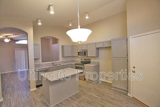 Building Photo - 7135 W Via De Luna Dr