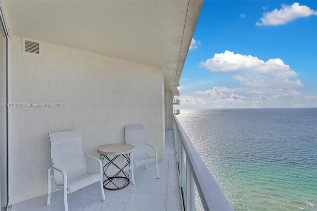 Building Photo - 16699 Collins Ave