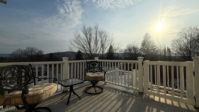 Building Photo - 24 Sycamore St