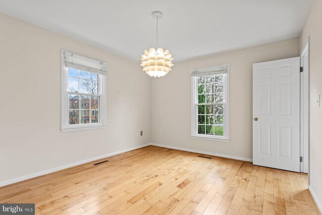 Building Photo - 10610 High Beach Ct
