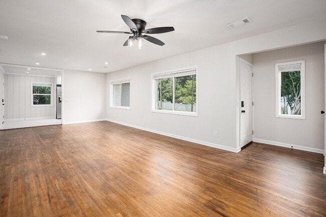 Building Photo - 205 W Drake Ave