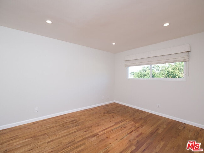 Building Photo - 2933 Acresite St